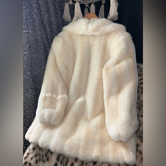 Monterey Fashions - Vintage White Faux Fur Coat Made in U.S.A. - Picture 12 of 16
